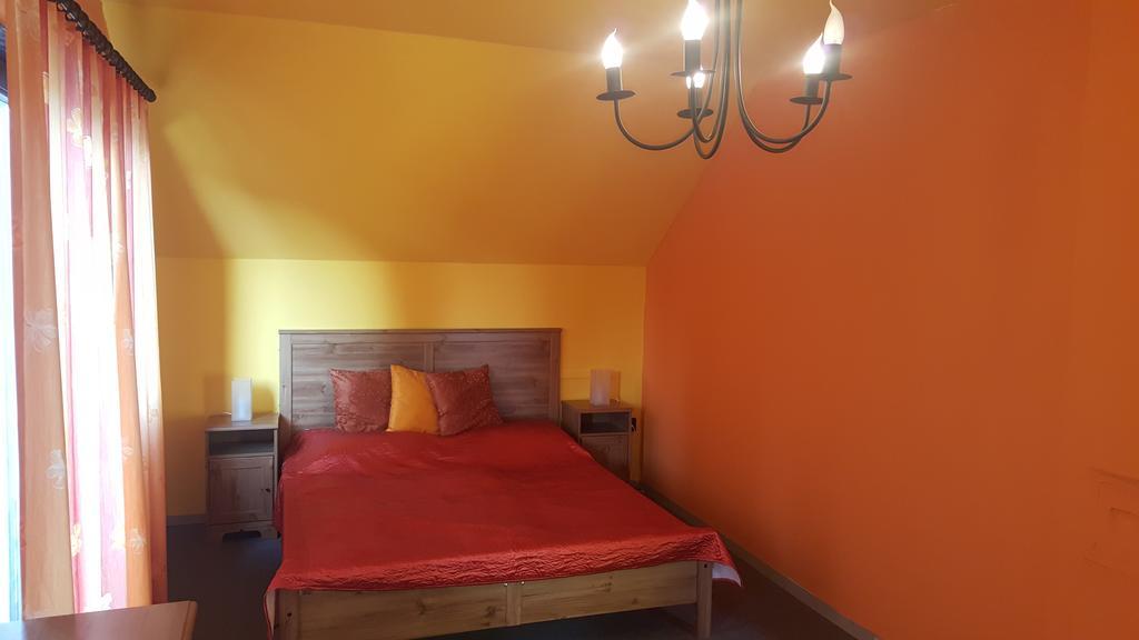 Апартаменты Nador Apartman Балатонлелле Экстерьер фото